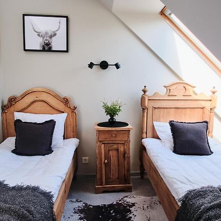Hotel Pernigele Yelgavkrasty Екстер'єр фото