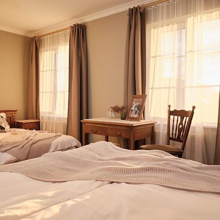 Hotel Pernigele Yelgavkrasty Екстер'єр фото
