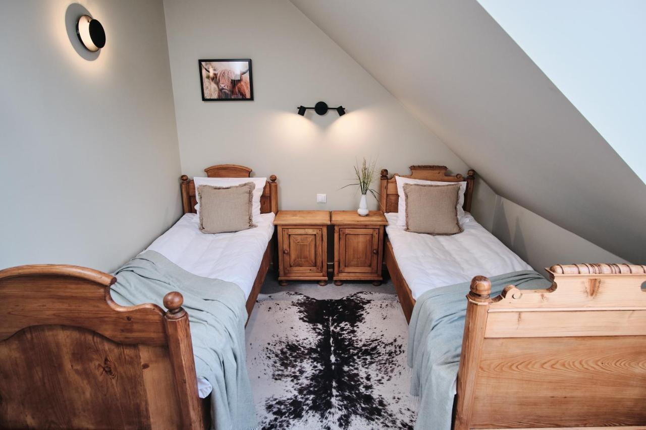 Hotel Pernigele Yelgavkrasty Екстер'єр фото