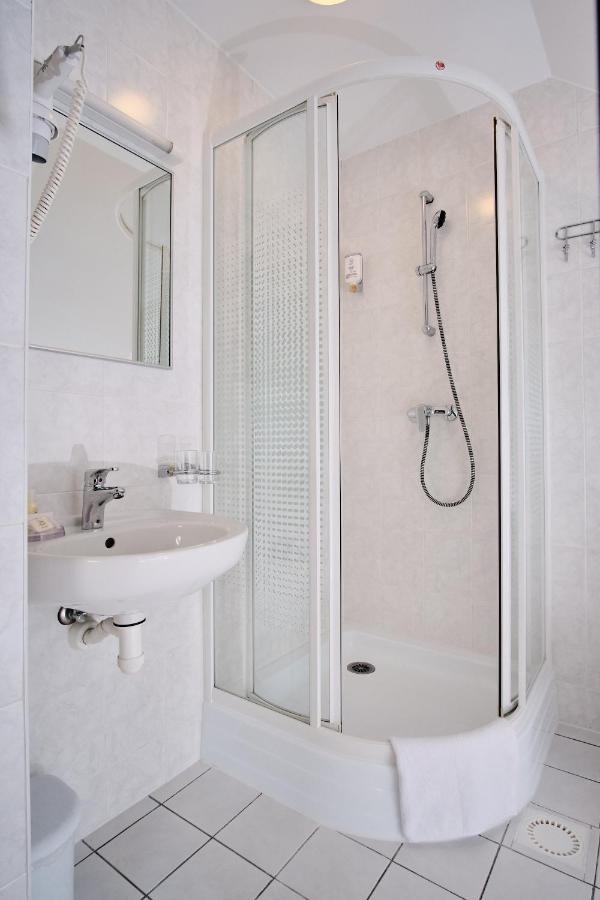 Hotel Pernigele Yelgavkrasty Екстер'єр фото