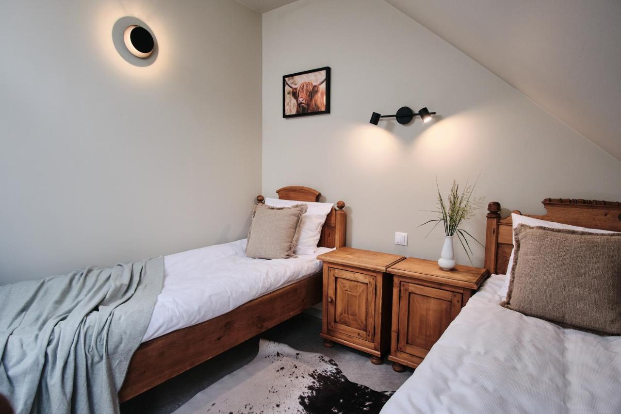 Hotel Pernigele Yelgavkrasty Екстер'єр фото