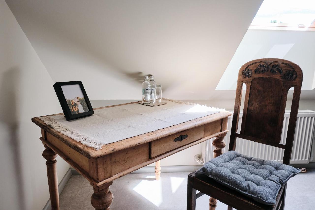 Hotel Pernigele Yelgavkrasty Екстер'єр фото