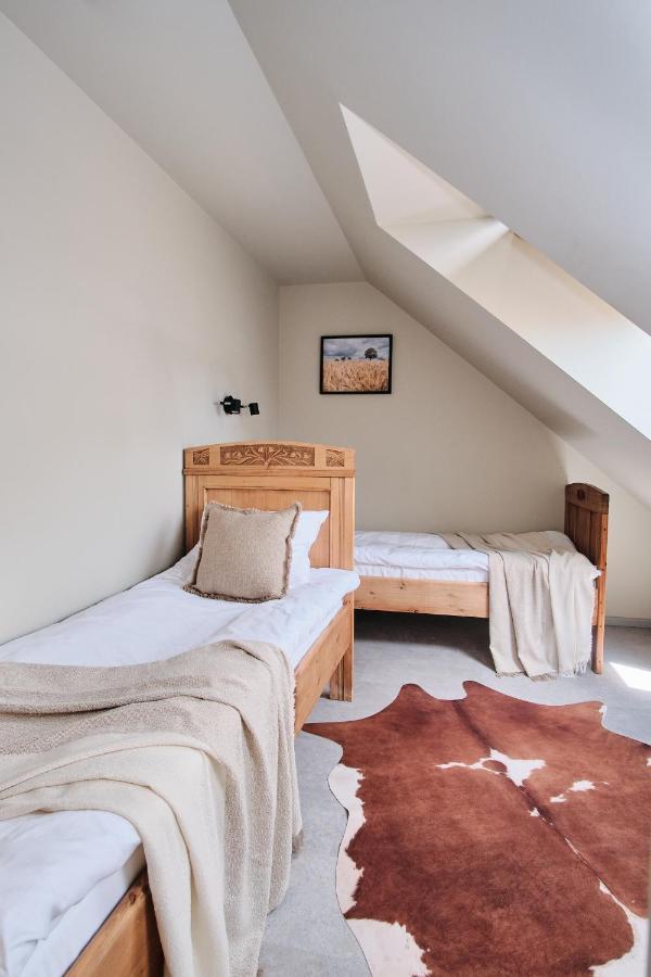 Hotel Pernigele Yelgavkrasty Екстер'єр фото