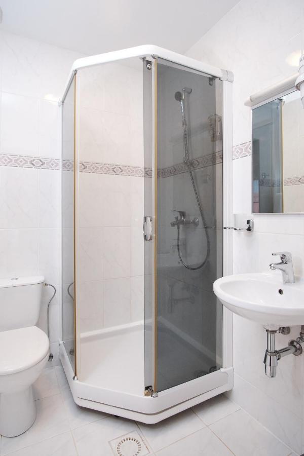 Hotel Pernigele Yelgavkrasty Екстер'єр фото