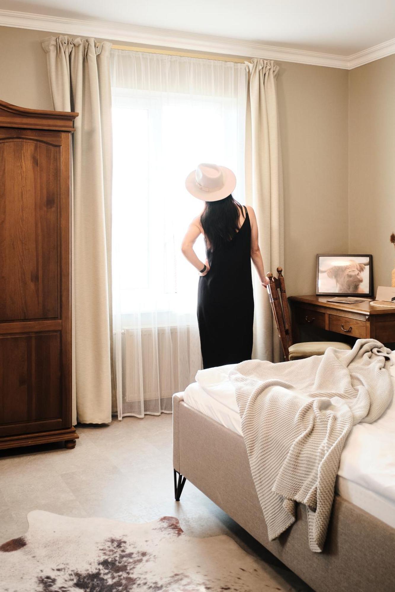 Hotel Pernigele Yelgavkrasty Екстер'єр фото