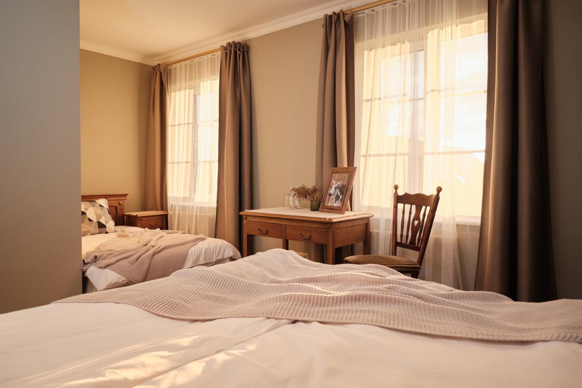 Hotel Pernigele Yelgavkrasty Екстер'єр фото