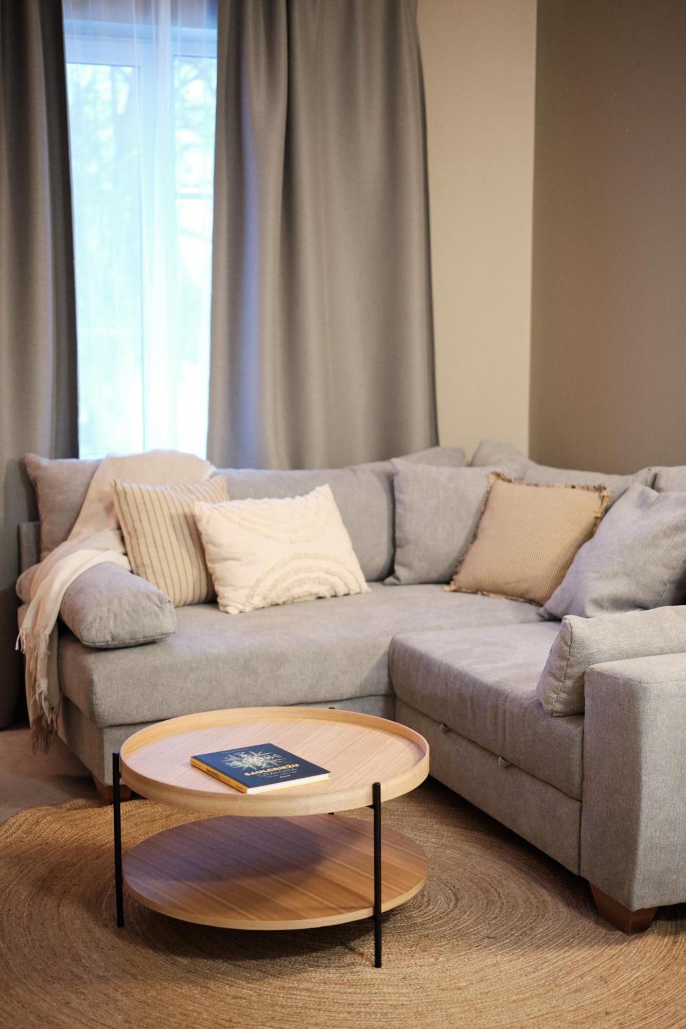 Hotel Pernigele Yelgavkrasty Екстер'єр фото