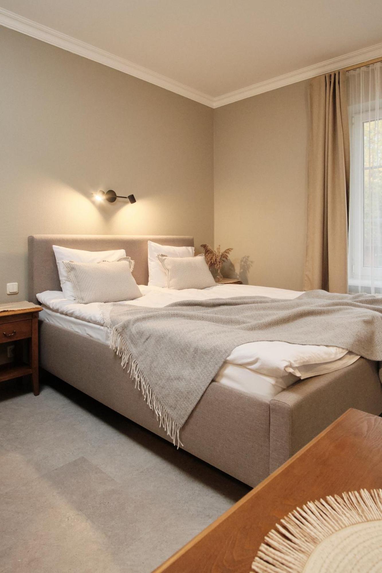 Hotel Pernigele Yelgavkrasty Екстер'єр фото