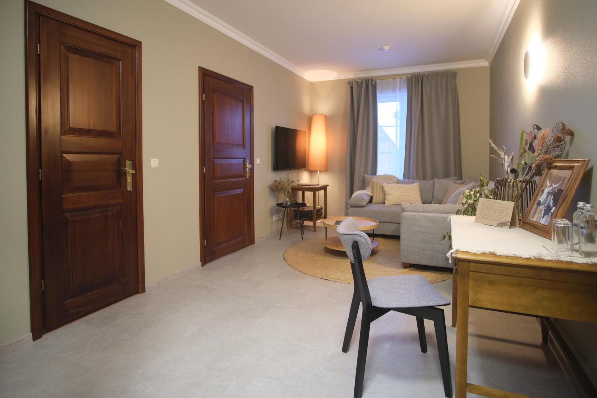 Hotel Pernigele Yelgavkrasty Екстер'єр фото