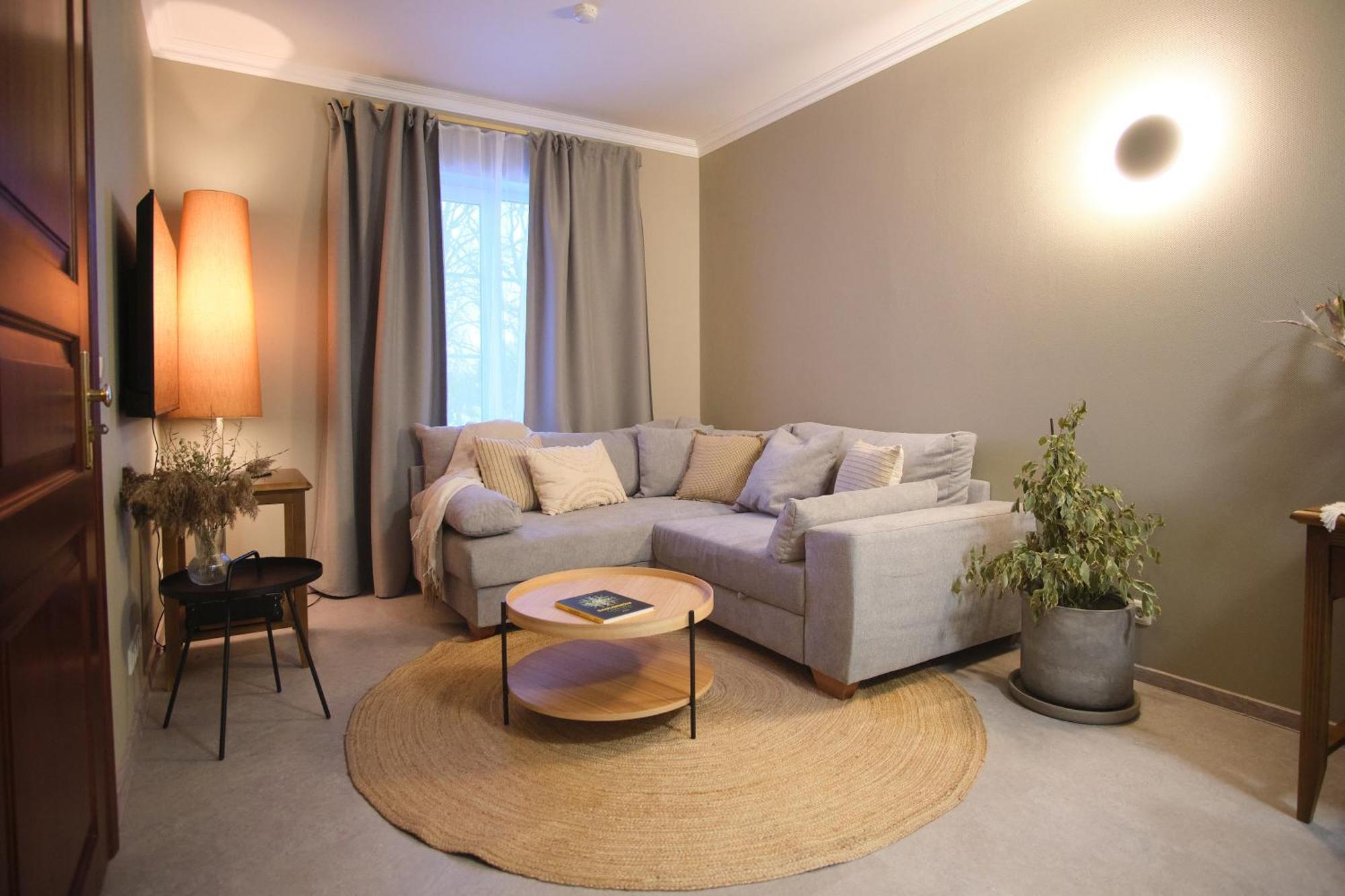 Hotel Pernigele Yelgavkrasty Екстер'єр фото