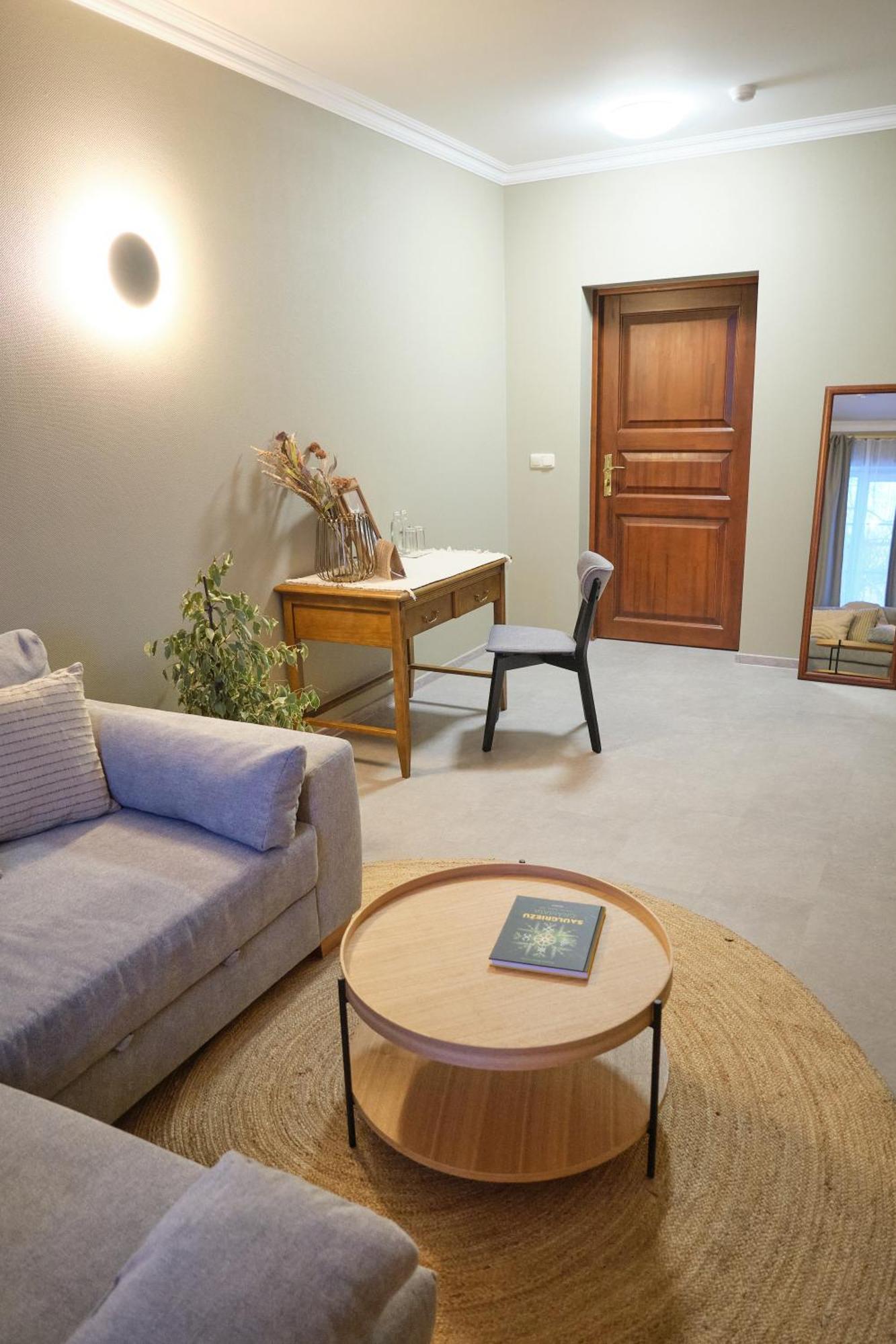 Hotel Pernigele Yelgavkrasty Екстер'єр фото