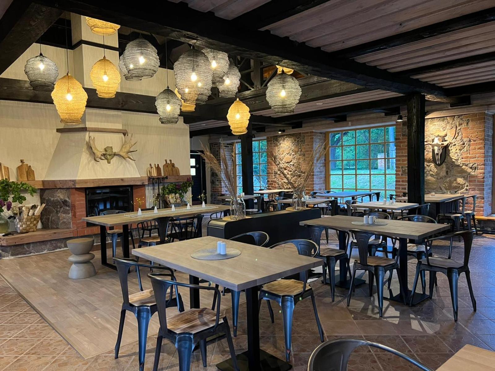 Hotel Pernigele Yelgavkrasty Екстер'єр фото