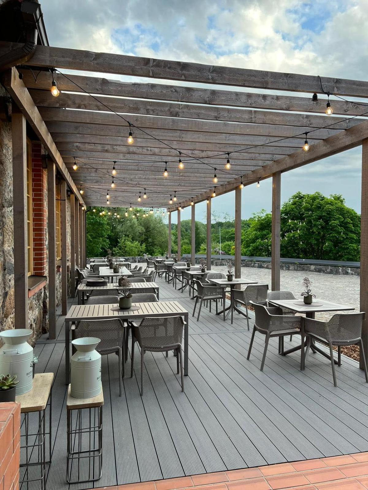 Hotel Pernigele Yelgavkrasty Екстер'єр фото